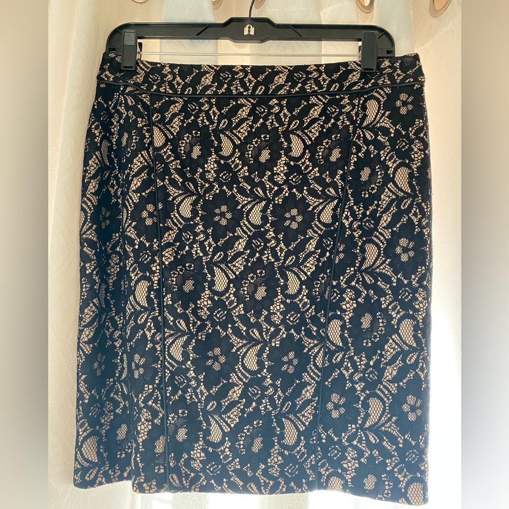 Express lace tailored skirt
